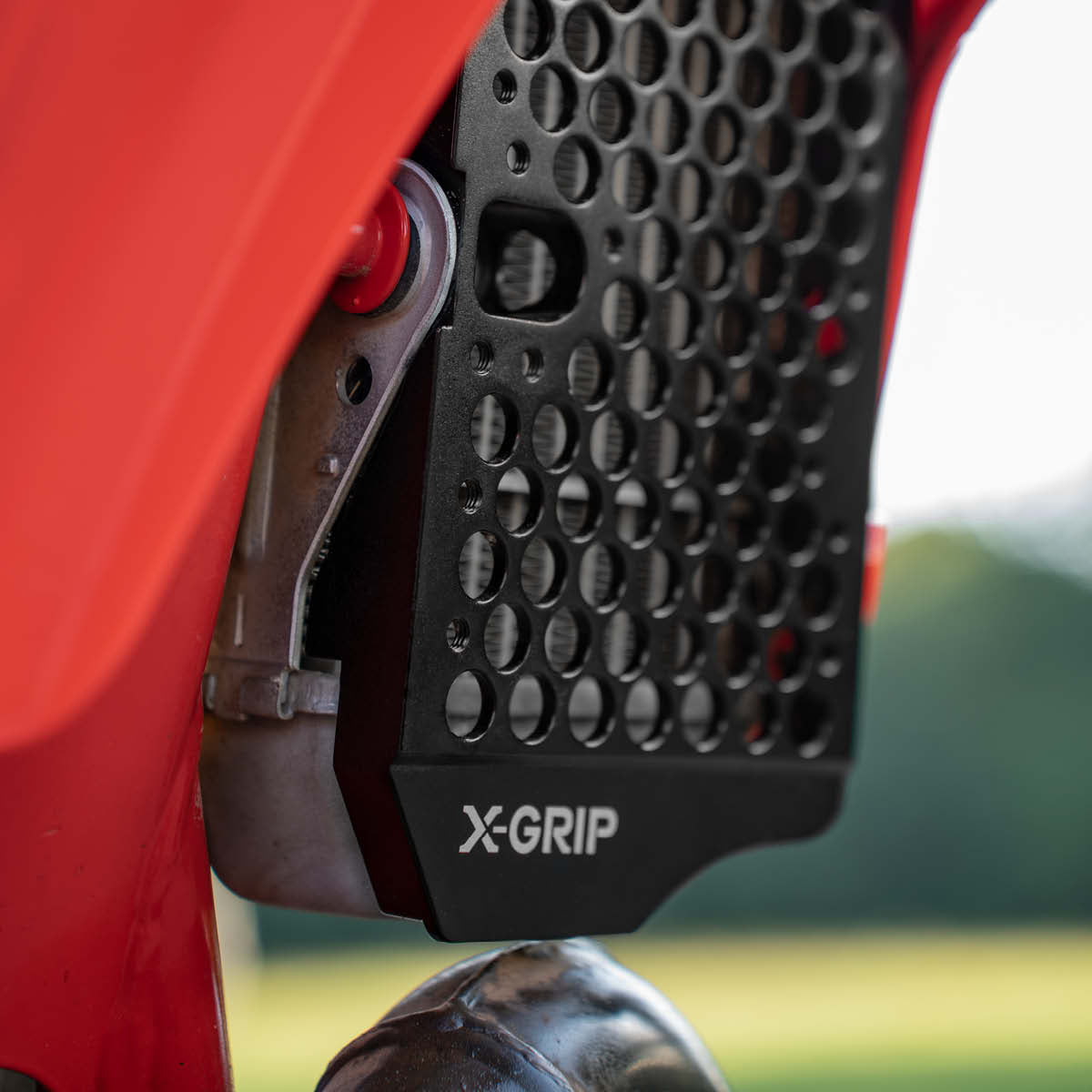X-GRIP hűtővédő Beta több színben - Botos Motors Tuning