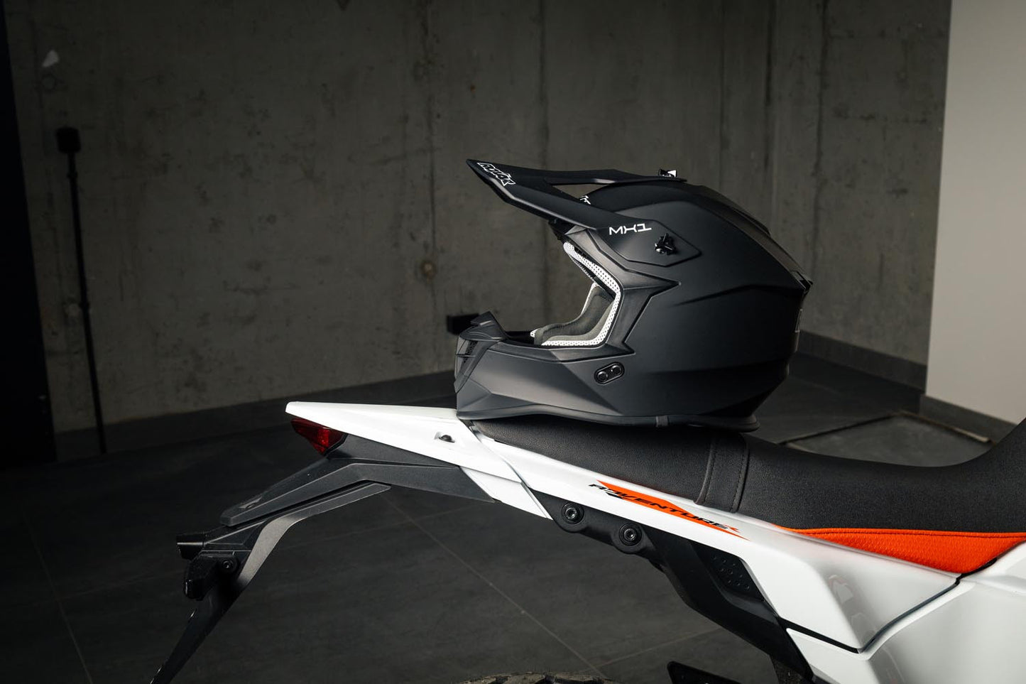 Roxar MX1 Blamat bukósisak - Botos Motors